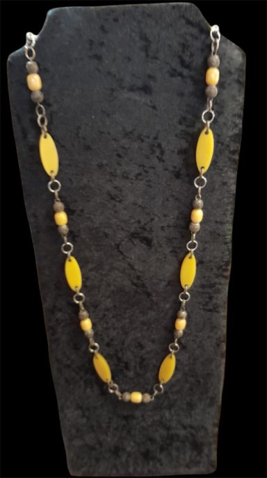 Carved french yellow galalith neckalce with wooden beads