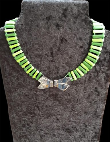 Green collar with silver coloured bow
