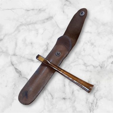 Bakelite cheroot holder and case
